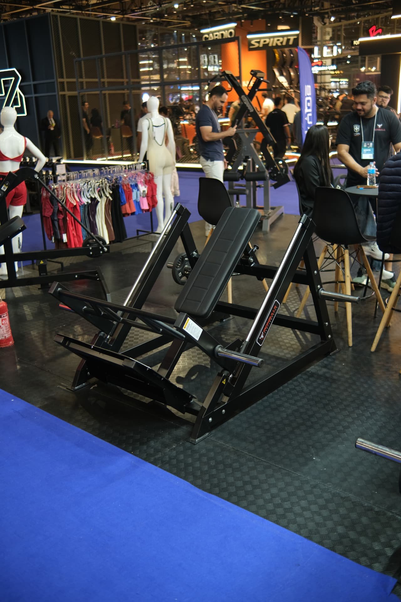 Iron Bulls em evento fitness — Leg Press 45